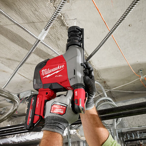 Milwaukee M18 FUEL™ 16mm Overhead SDS Plus Rotary Hammer with Integrated Dust Extractor and ONE-KEY™ (Tool Only) - M18FHAFOH160 - Image 2